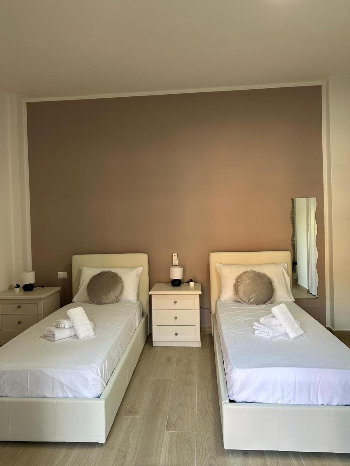 The Roman Guesthouse ภายนอก รูปภาพ